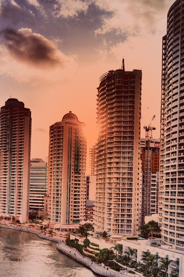 Город на берегу обои