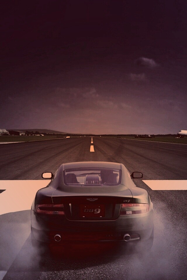 Aston на взлетной полосе обои