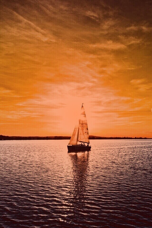 Яхта на закате обои