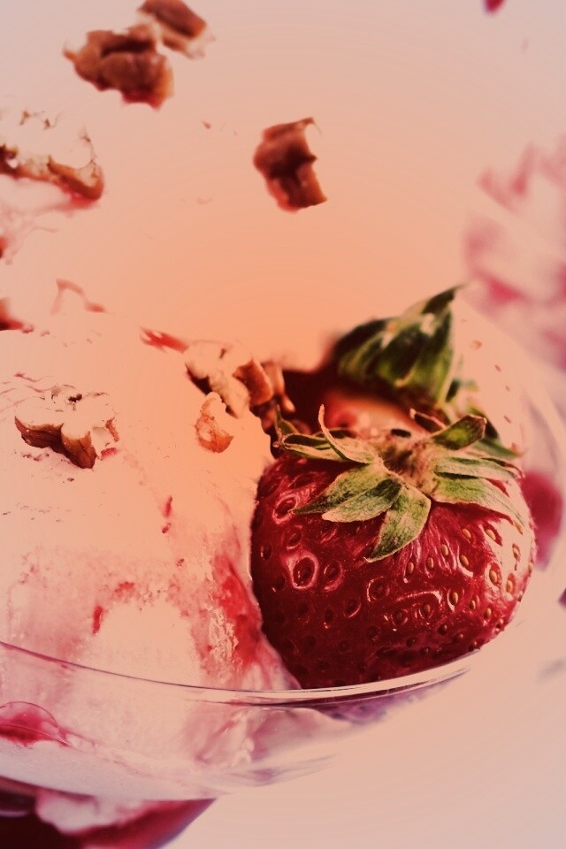 Клубничное мороженное обои