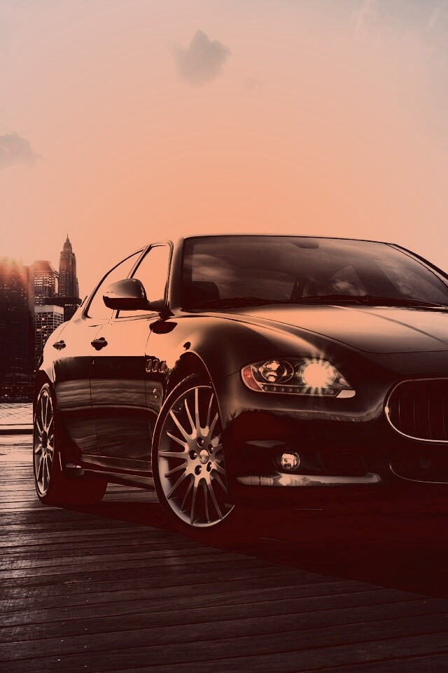 Черная мазерати на пирсе обои