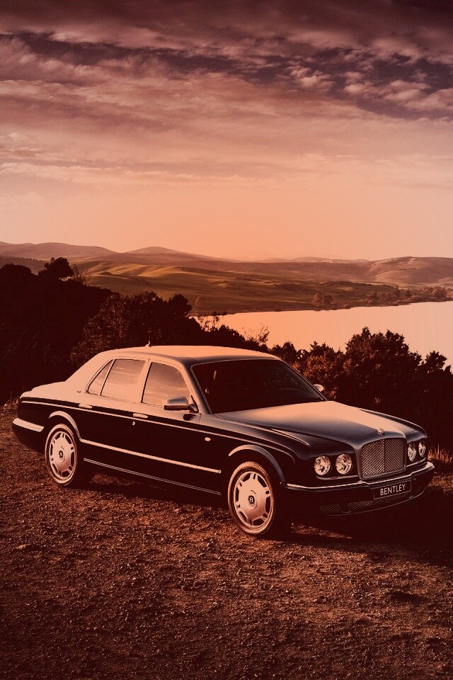 Бентли у озера обои