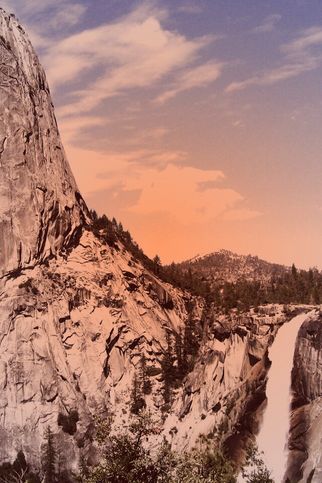 Скалы и водопад обои