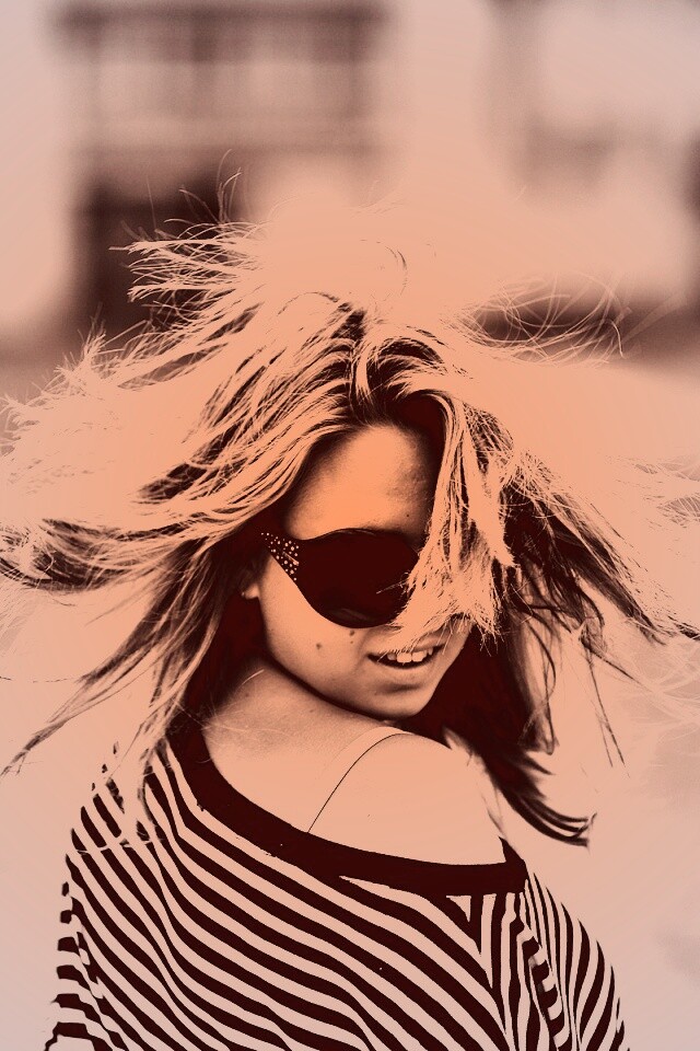 Девушка в тельняшке обои