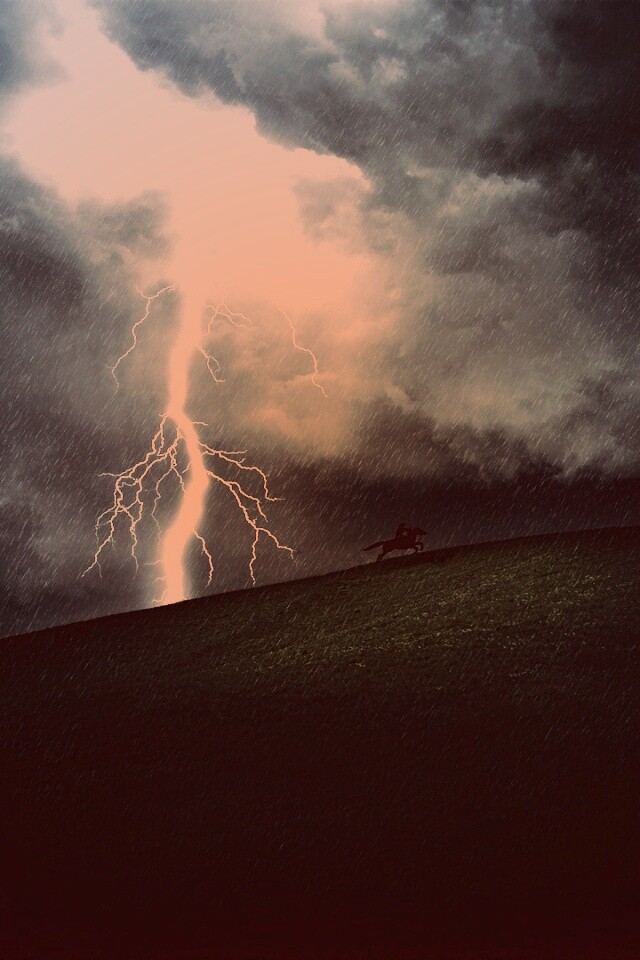 Всадник в буре обои