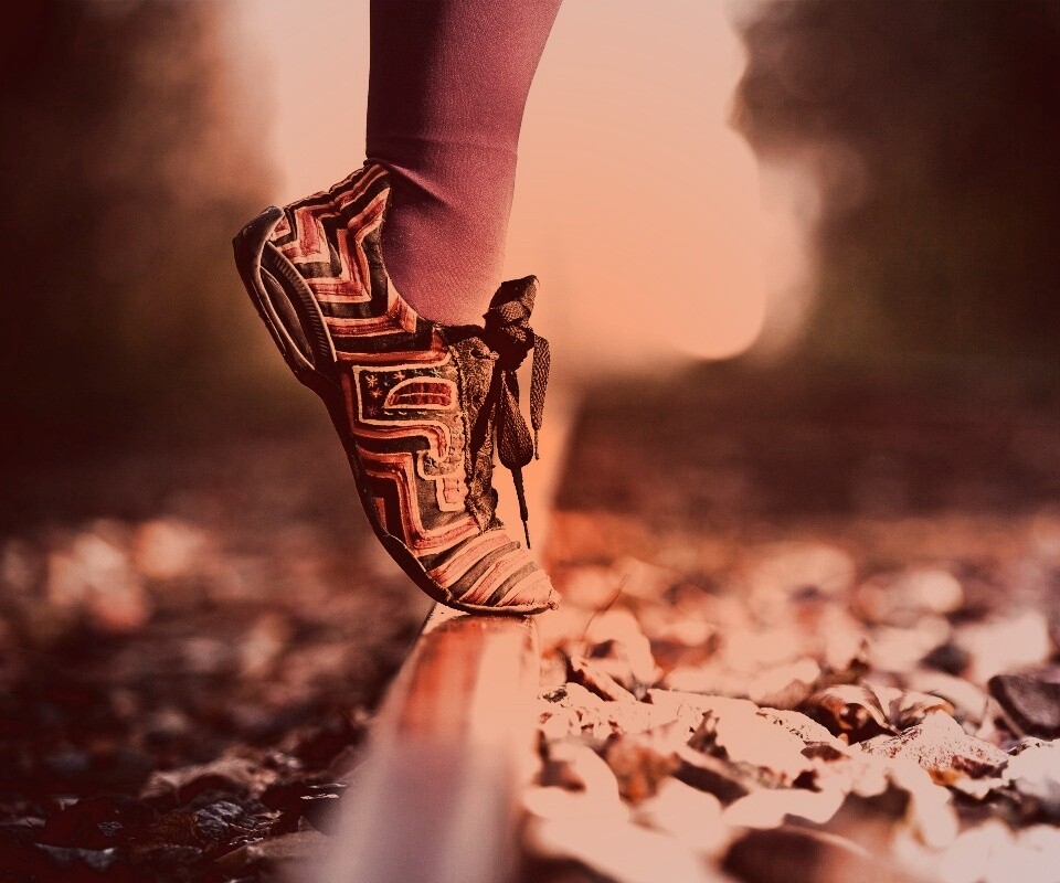 Разноцветные кроссовки обои