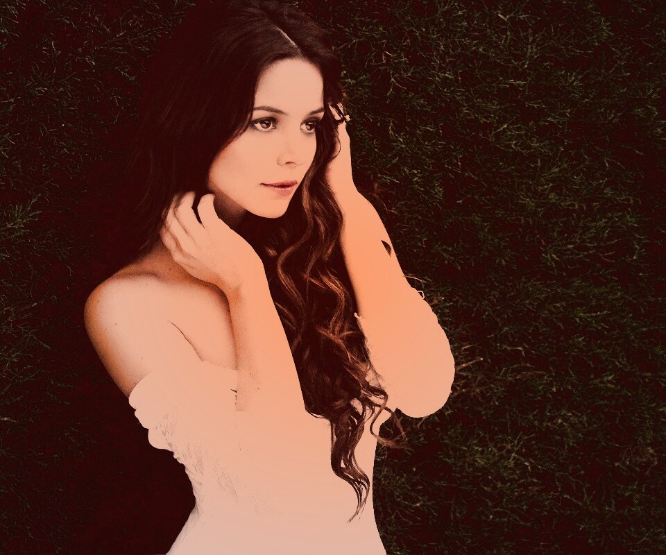 В белом платье обои