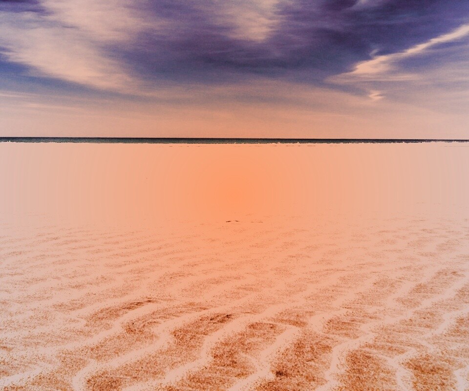 Пустыня на фоне моря обои