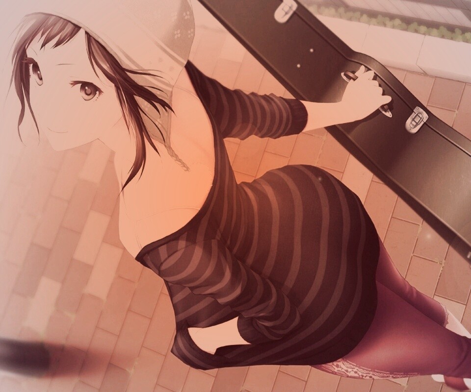 Девушка с гитарным чехлом обои