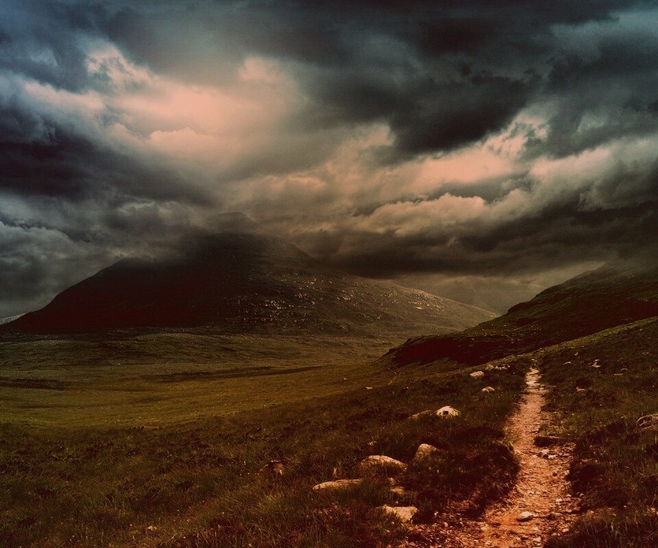 Тропинка средь холмов обои