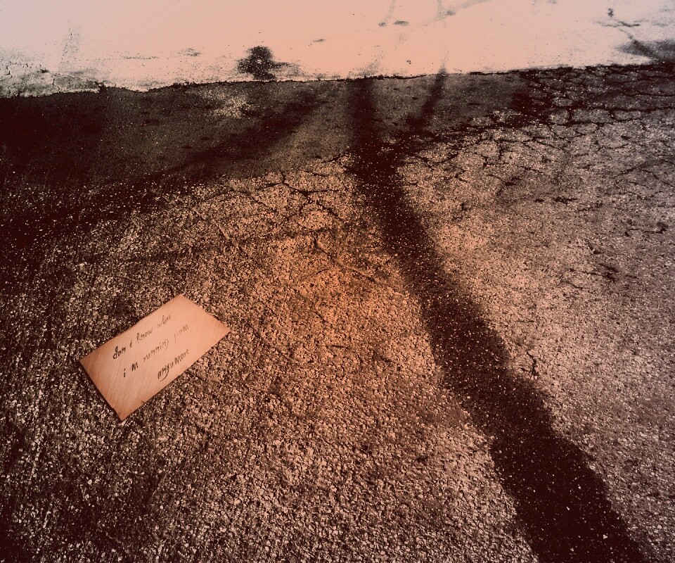 Записка на асфальте обои