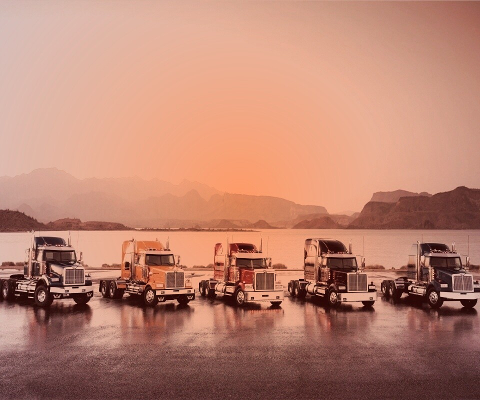 Тягачи на фоне озера обои