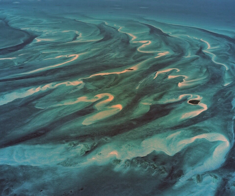 Остров среди лазурных рифов обои