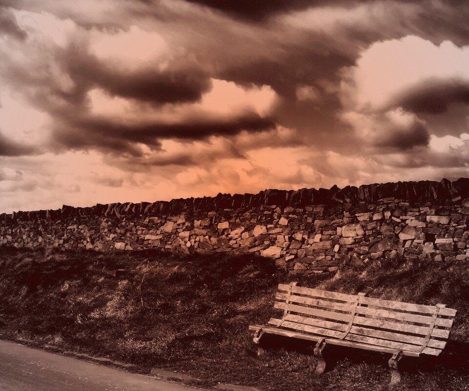 Скамейка у дороги обои