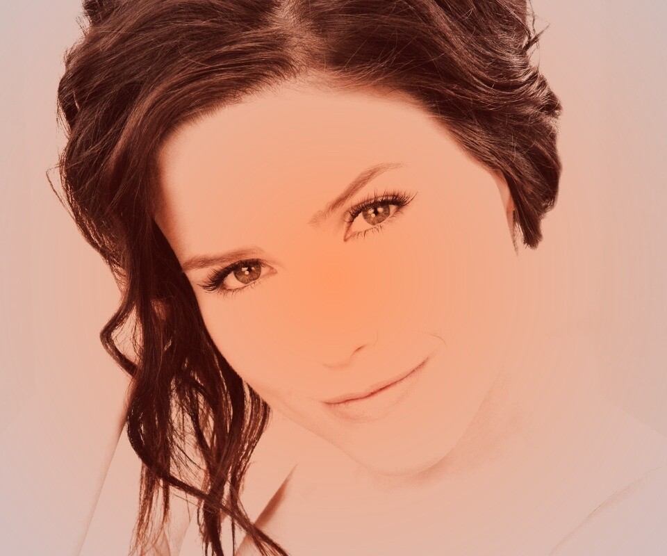 Симпотичная шатенка обои