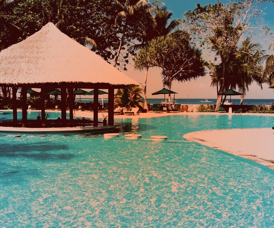 Бассейн отеля обои