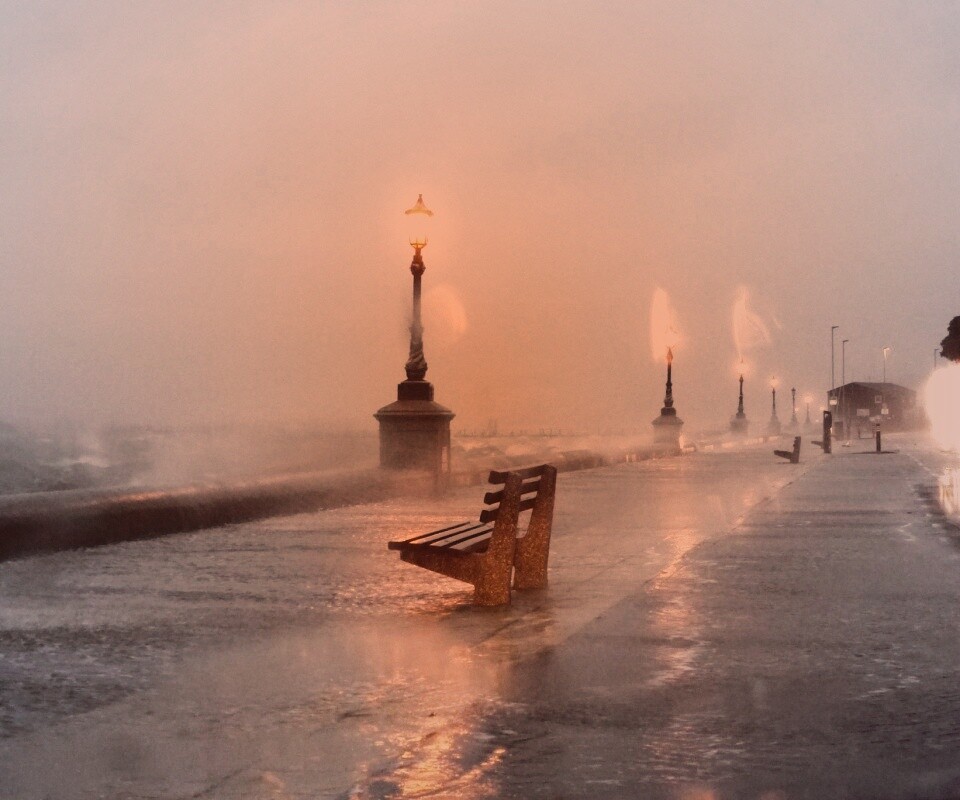 Набережная в ливень обои