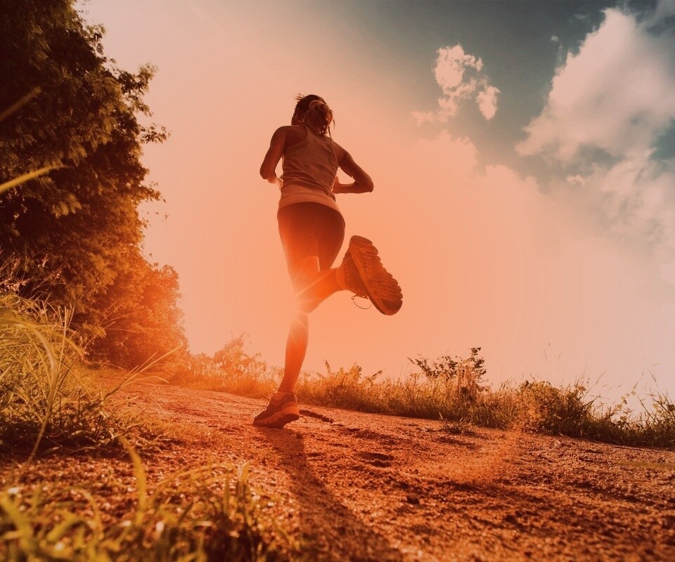 Девушка на пробежке обои