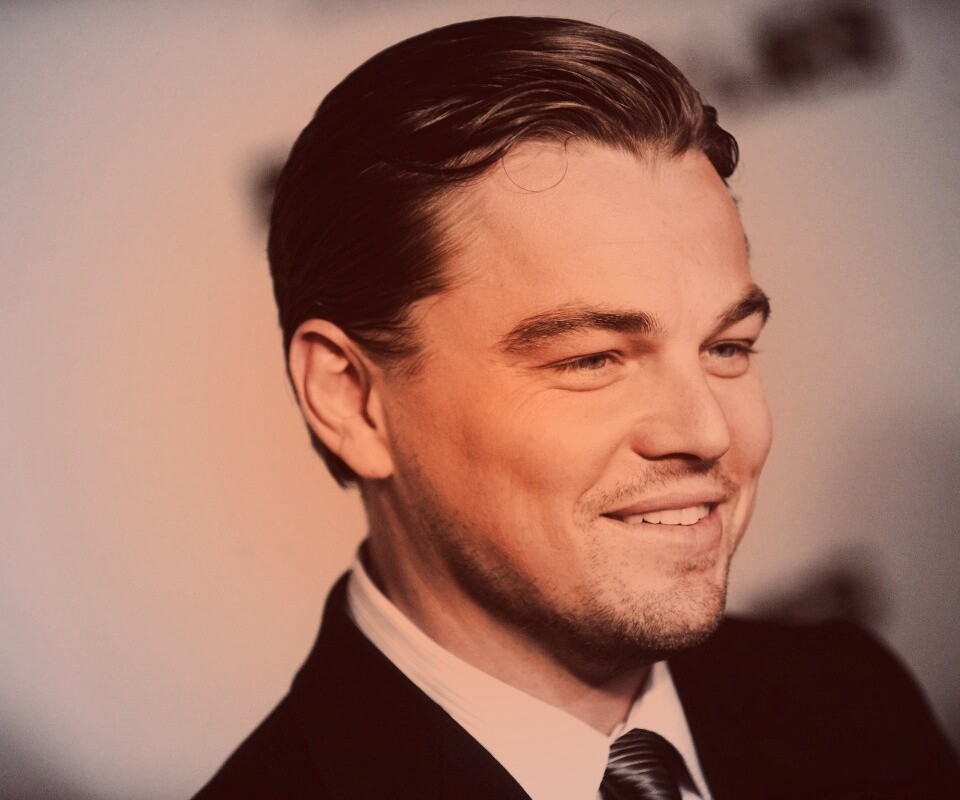 Леонардо Дикаприо в костюме обои