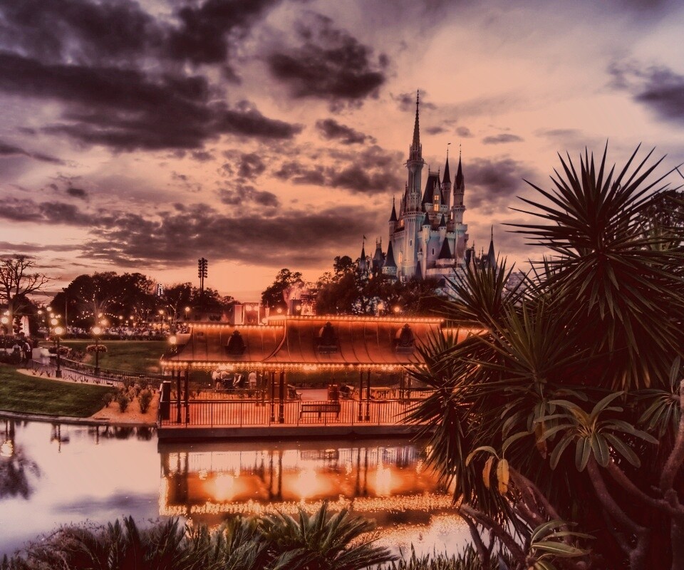 Диснеёленд вечером обои