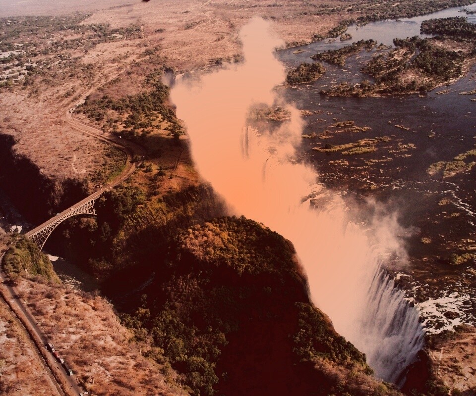 Живописный водопад обои