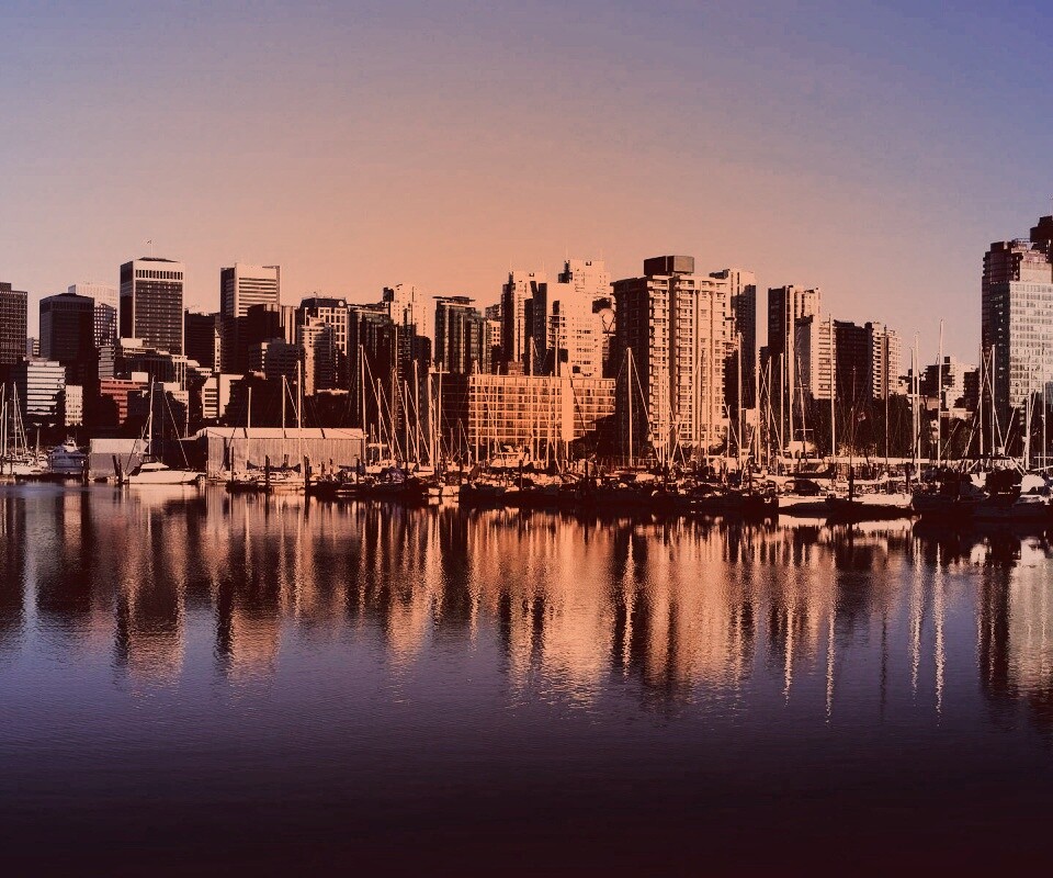 Город у воды обои