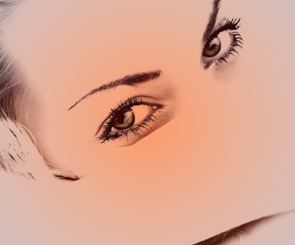 Девушка прикрыла лицо рукой обои