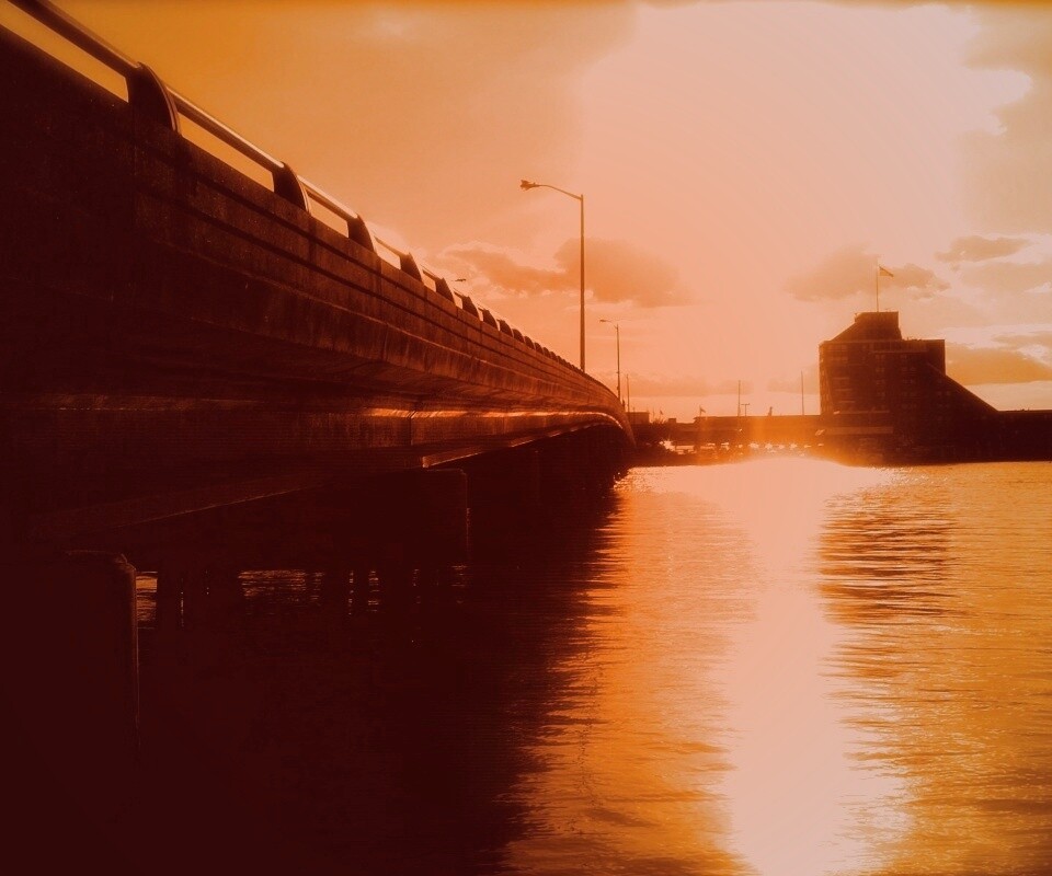 Залитый солнцем мост обои