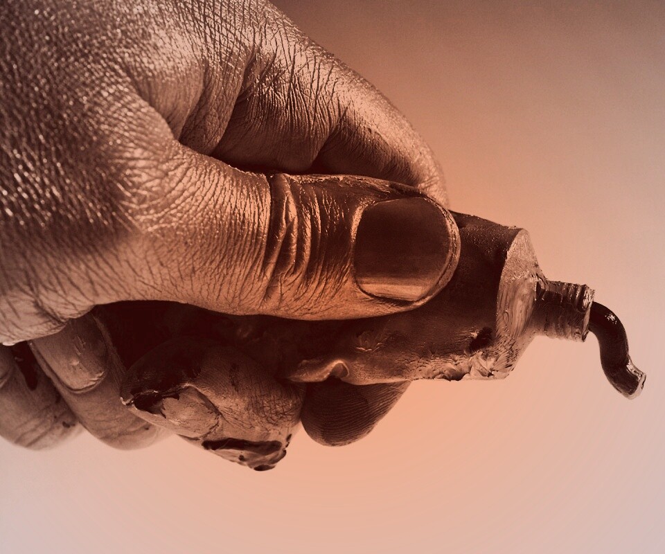 Чёрная краска обои