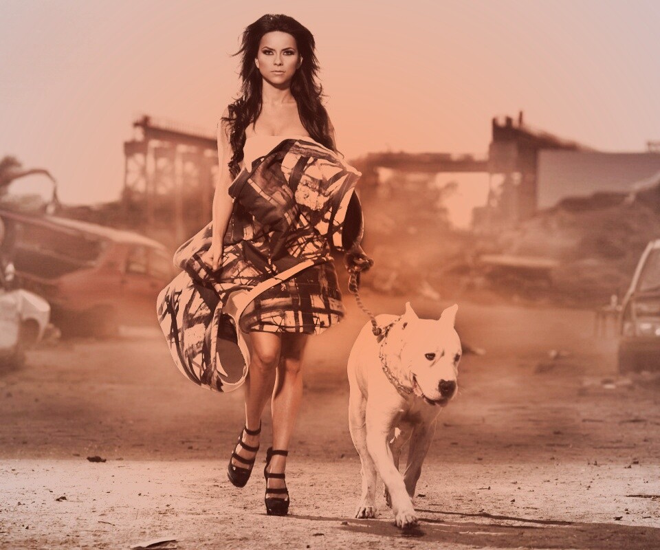 Девушка с питбулем обои