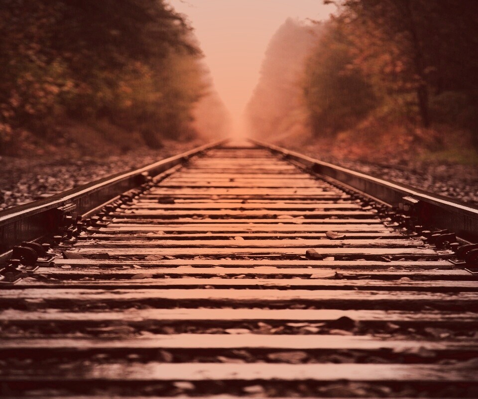 Железная дорога после дождя обои