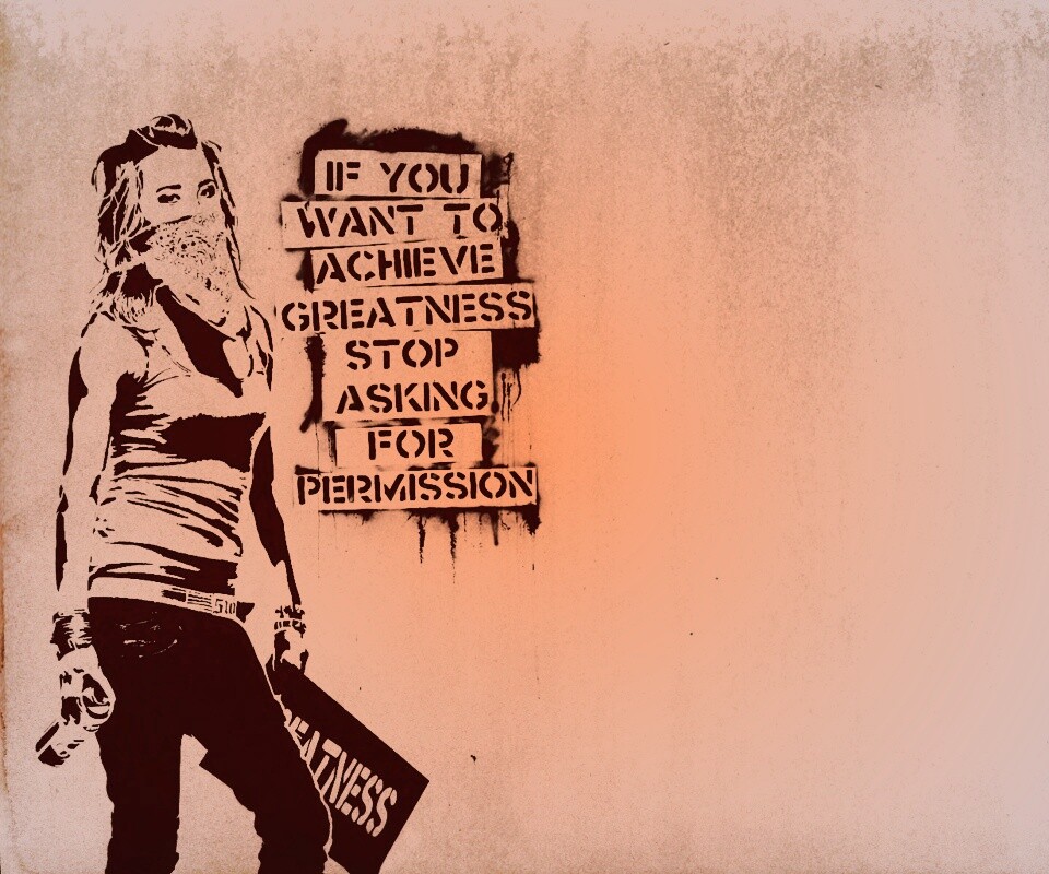 Девушка с баллончиком обои