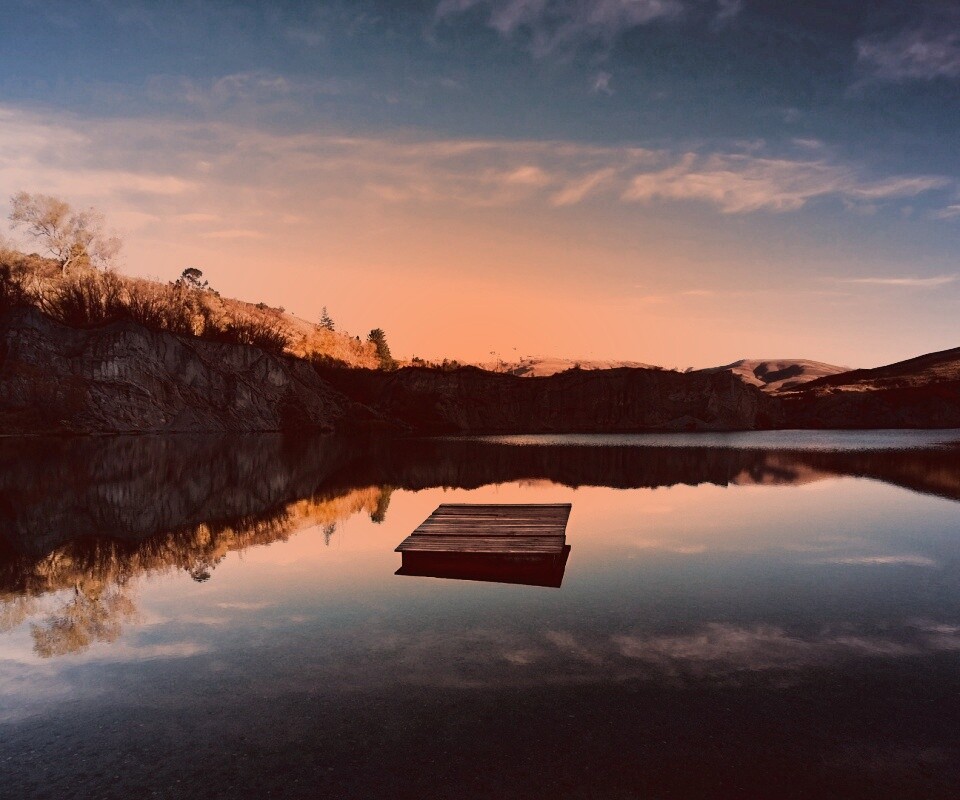 Уединенное озеро обои