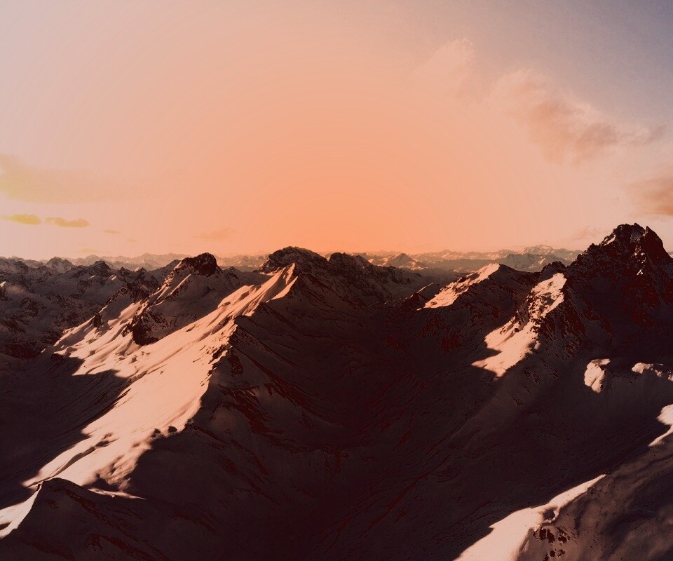 Залитые солнцем горы обои