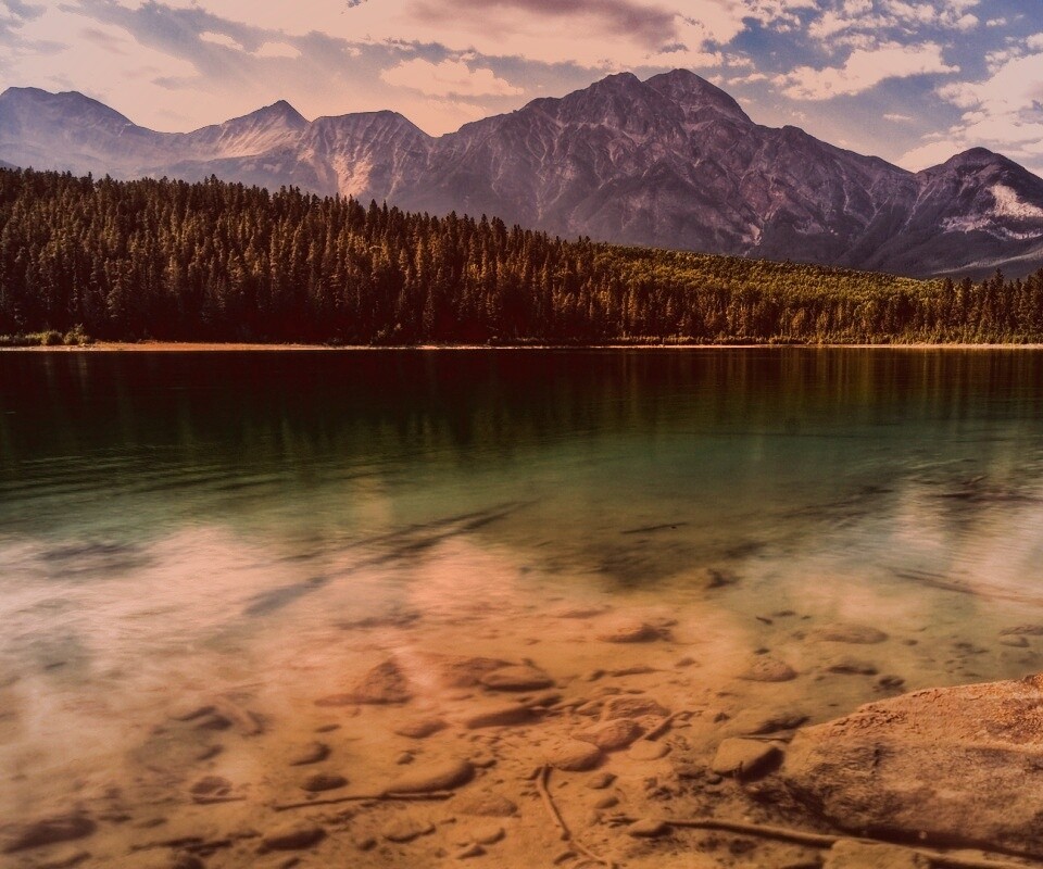 Зеленое озеро обои