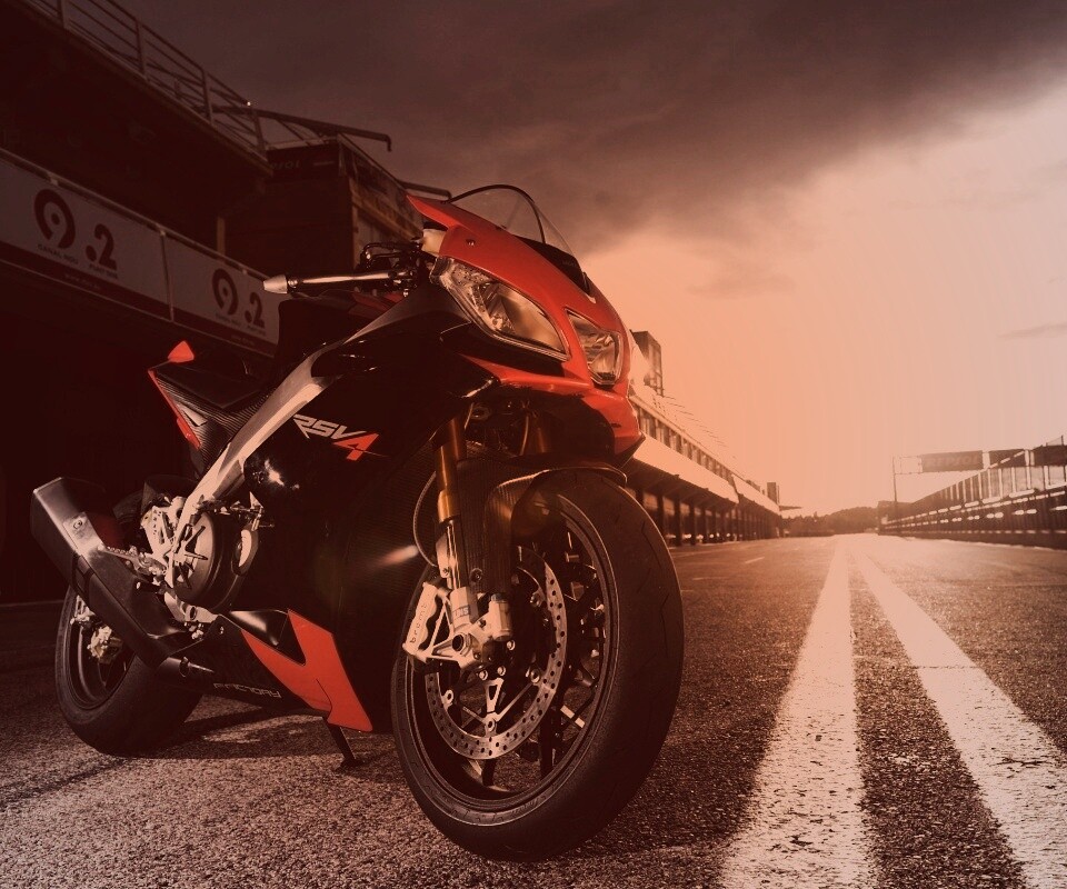 Априлия РСВ4 обои