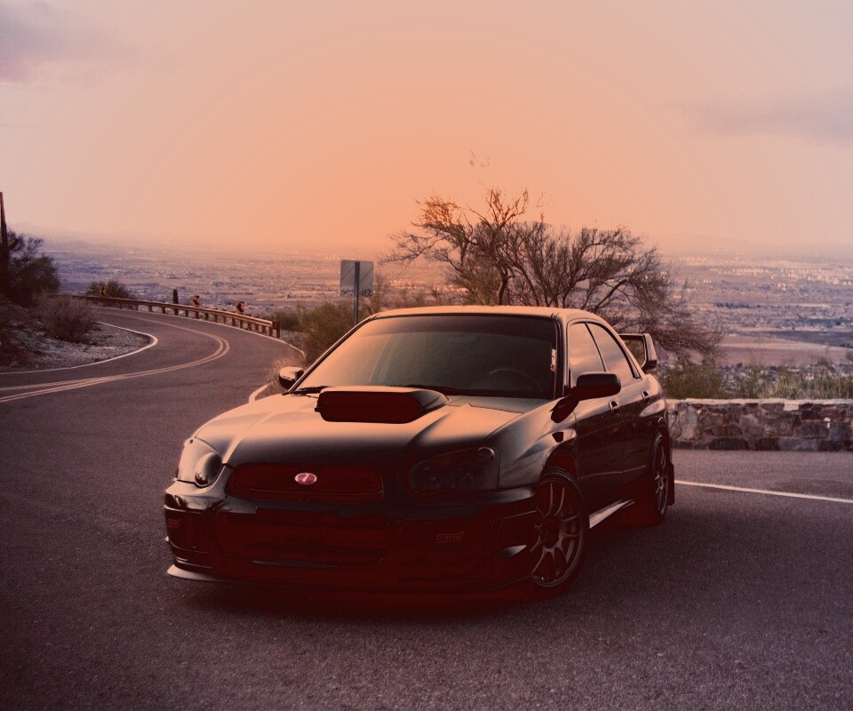 Субару на смотровой алощадке в горах обои