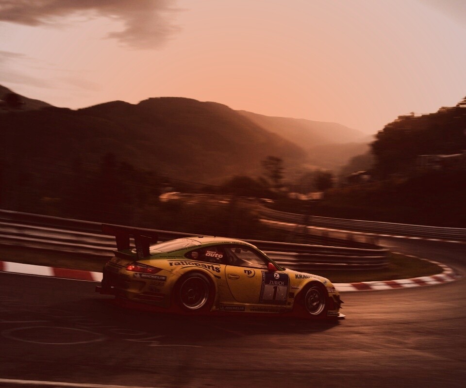 Гоночная трасса в горах и Порше обои