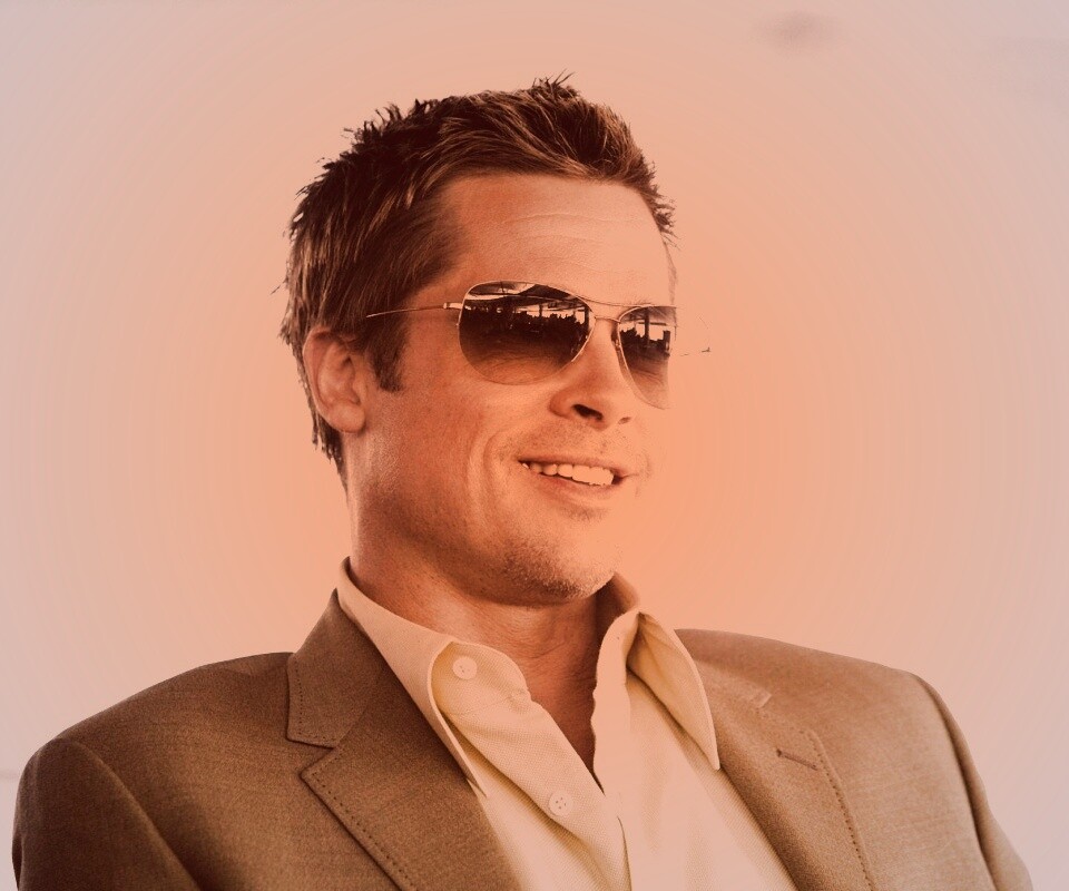 Брэд Питт в очках обои