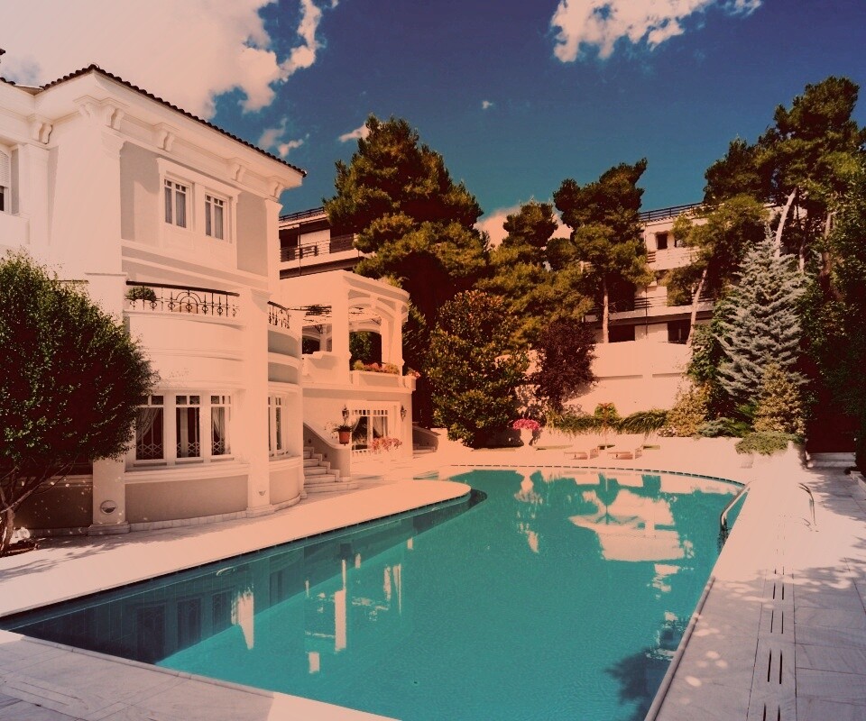 Особняк с бассейном обои