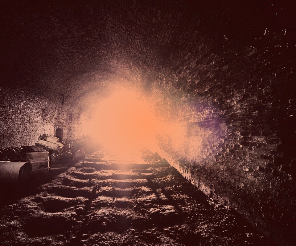 Захламленный тоннель обои