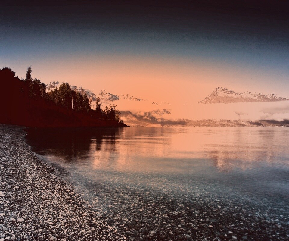 Озеро в предгорье обои