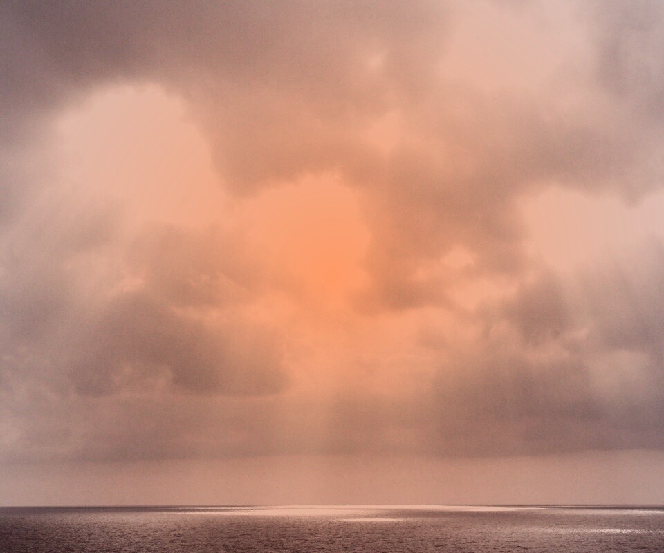 Свет на воде обои