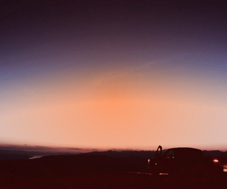 Авто на фоне заката обои