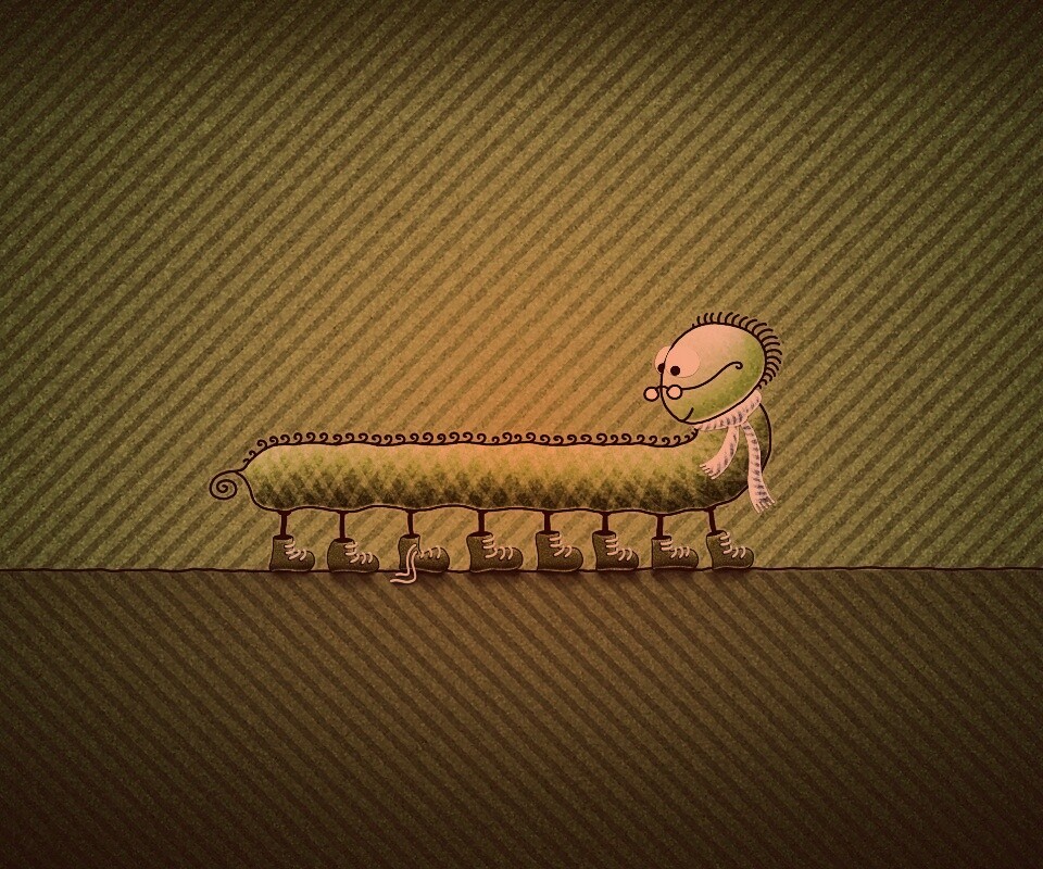 Гусеница в ботинках обои
