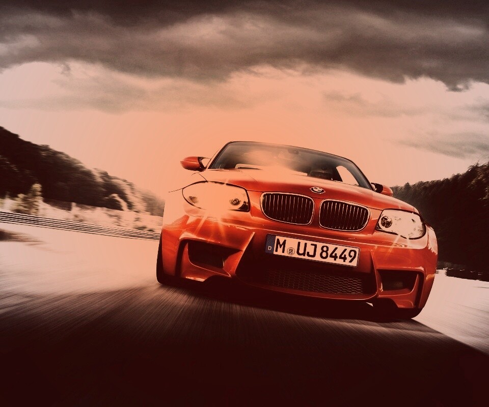 Оранжевый BMW M1 Coupe на треке обои