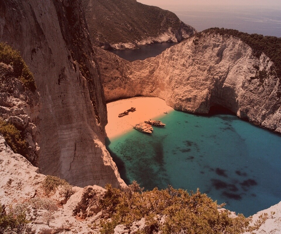 Яхты в бухте обои