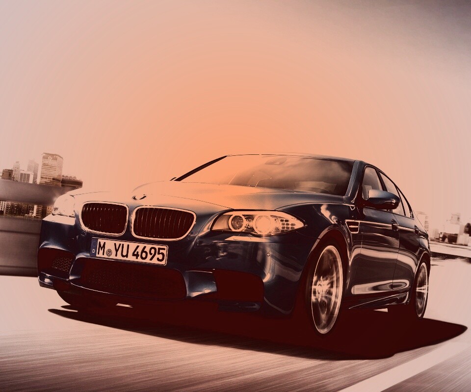 БМВ Ф10 в лучах солнца обои