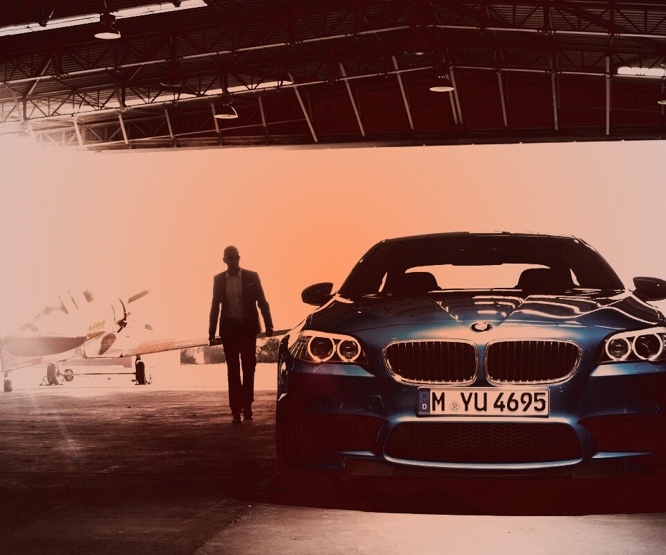 BMW F10 в ангаре обои