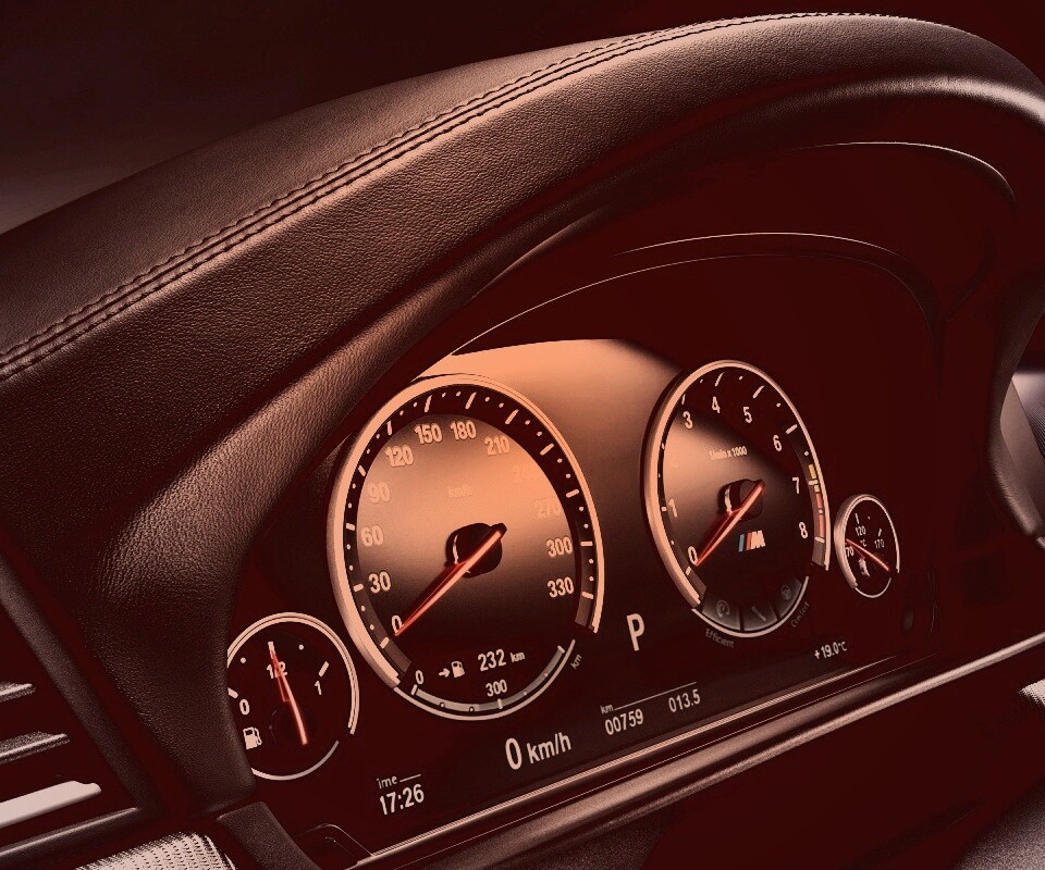 Приборная панель BMW F10 обои